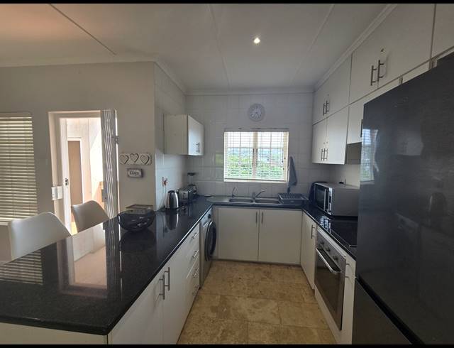 3 BEDROOM APARTMENT TO LET IN BALLITO CENTRAL